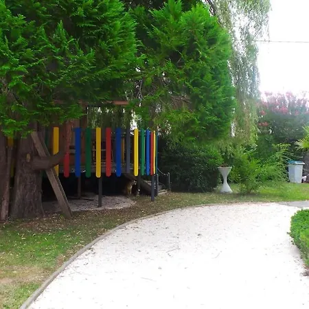 Jolie Maison De Μπερζεράκ