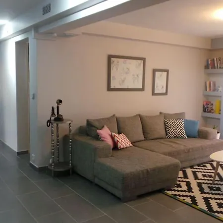Jolie Maison De Μπερζεράκ
